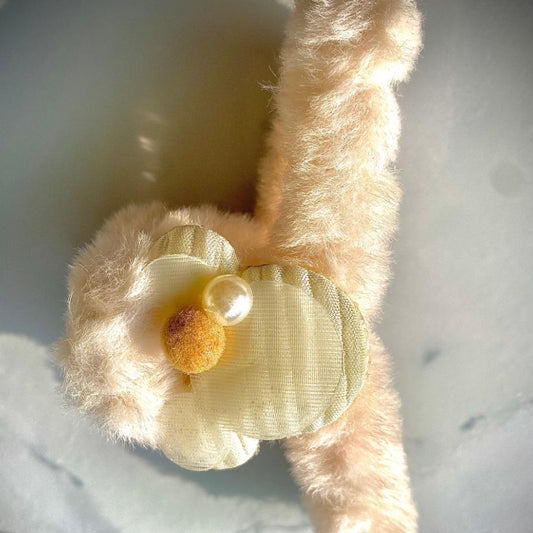 Black Velvet Pearl Hair Claw Clip