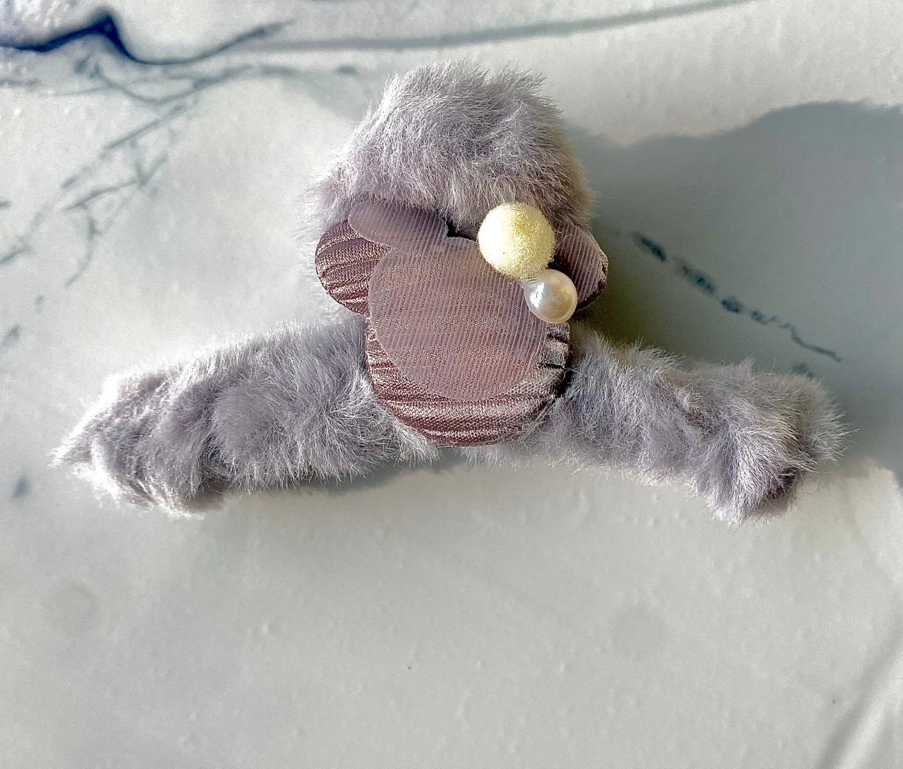 Black Velvet Pearl Hair Claw Clip