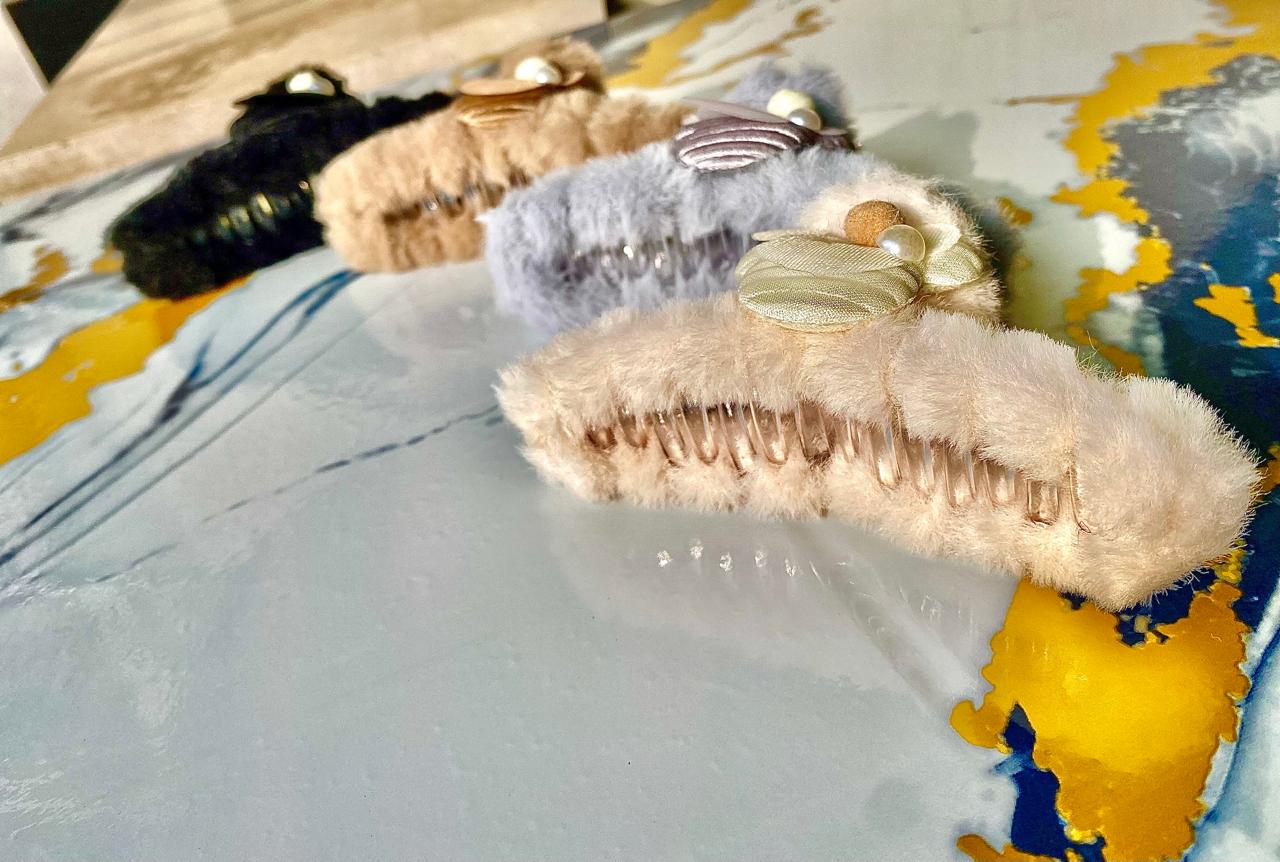 Black Velvet Pearl Hair Claw Clip